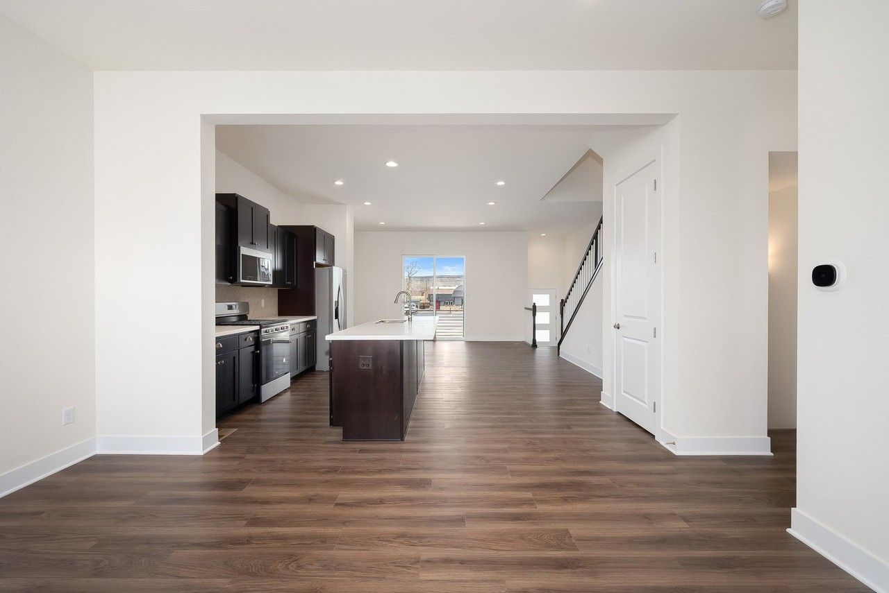 5112 Ward Rd - Photo 6 of 35