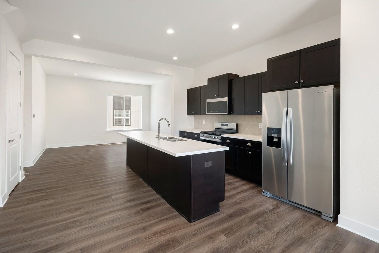 5112 Ward Rd - Photo 7 of 35