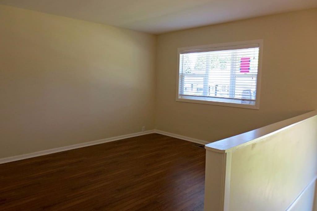 303 Montrose Dr - Photo 2 of 15