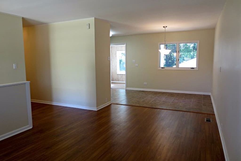 303 Montrose Dr - Photo 3 of 15