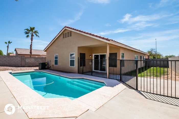 8054 E Obispo Ave - Photo 2 of 16