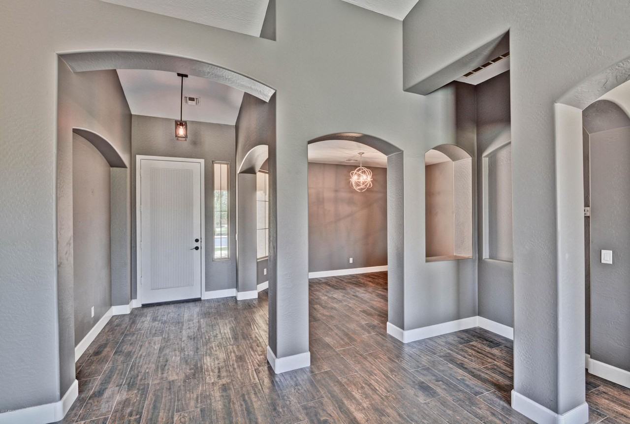 14284 West Woodbridge Avenue - Photo 2 of 29