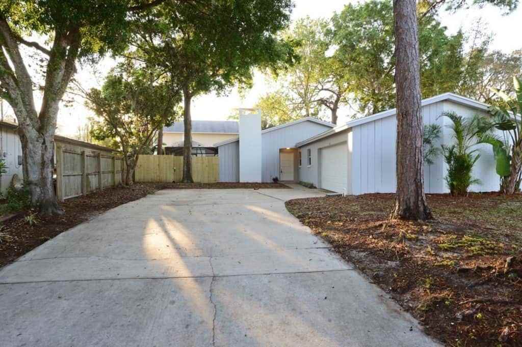 424 Crosswinds Dr - Photo 2 of 22