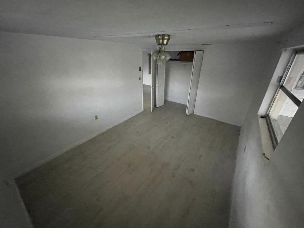 13 Regina Blvd - Photo 4 of 28