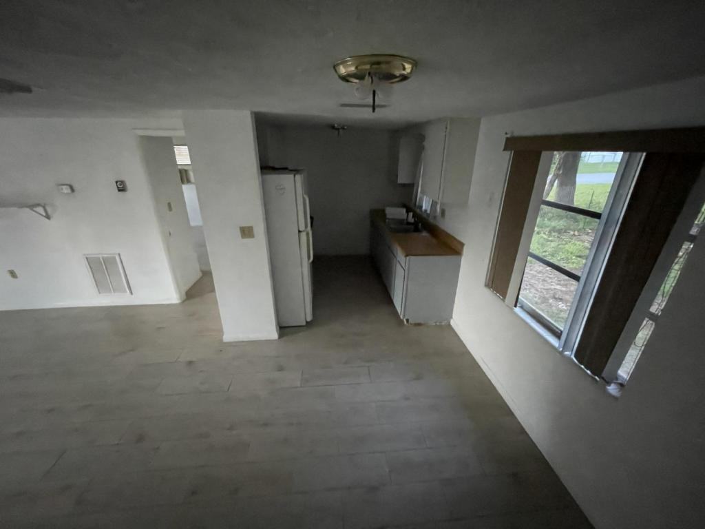 13 Regina Blvd - Photo 5 of 28