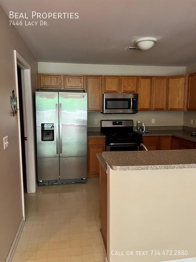 7446 Lacy Dr - Photo 3 of 11