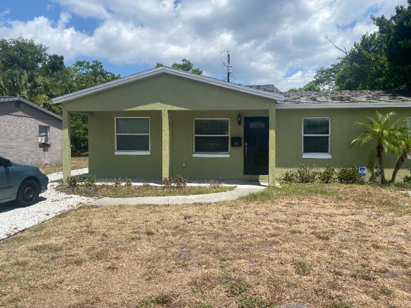 412 E St - Photo 2 of 12