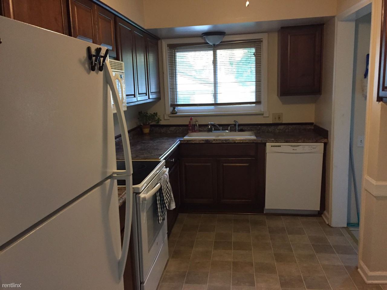 23162 Violet St - Photo 2 of 9