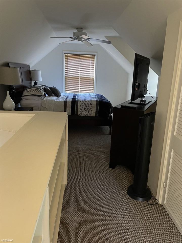 23162 Violet St - Photo 3 of 9