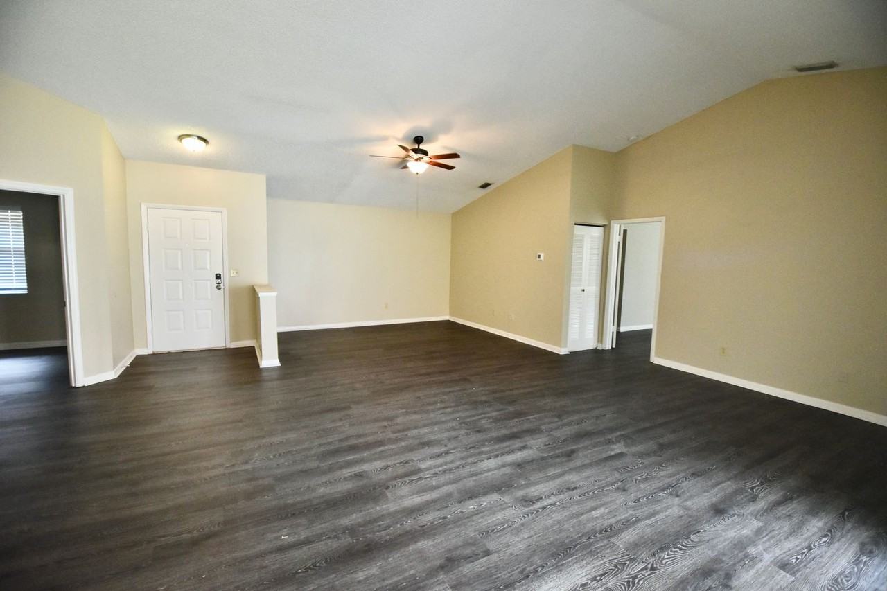 15020 Norfolk Ln - Photo 2 of 15