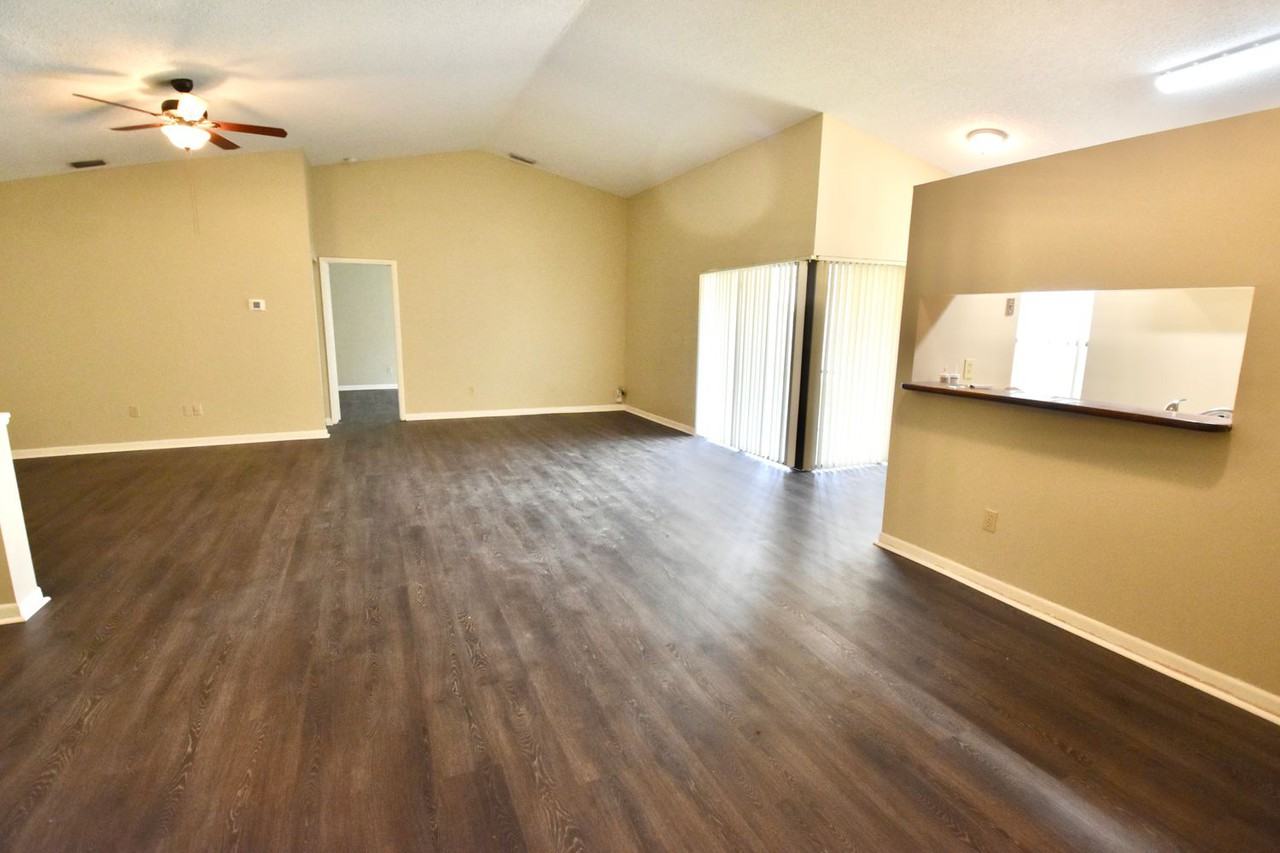 15020 Norfolk Ln - Photo 3 of 15