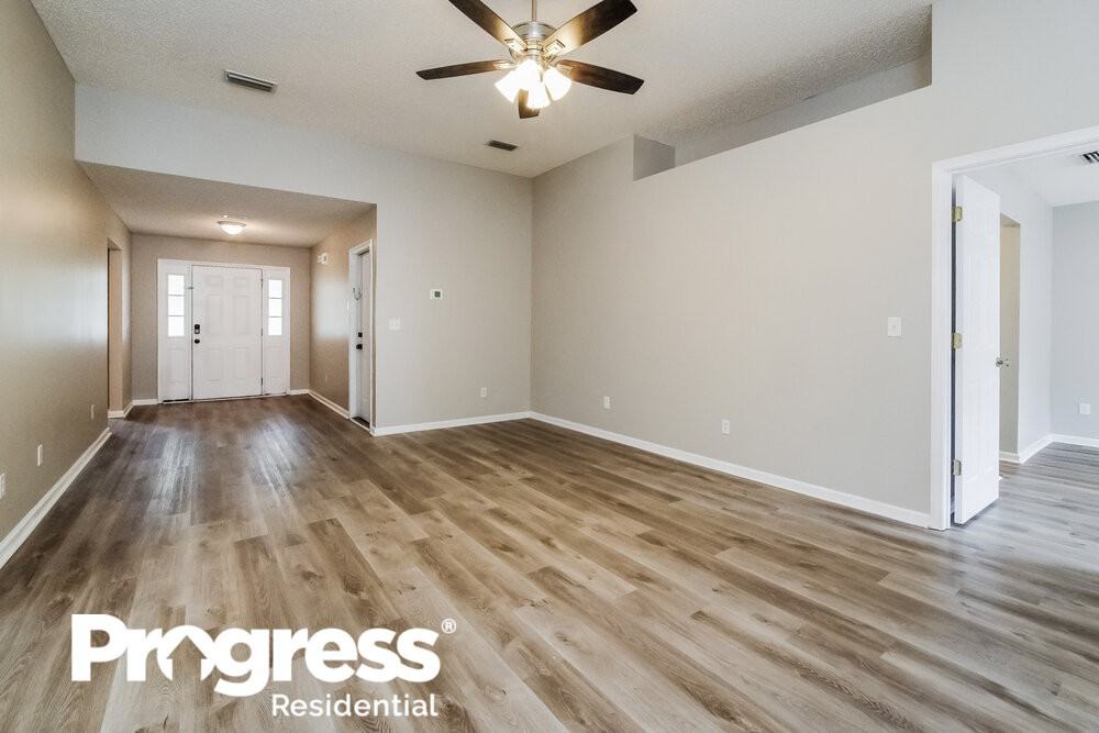 1409 Center St - Photo 3 of 16