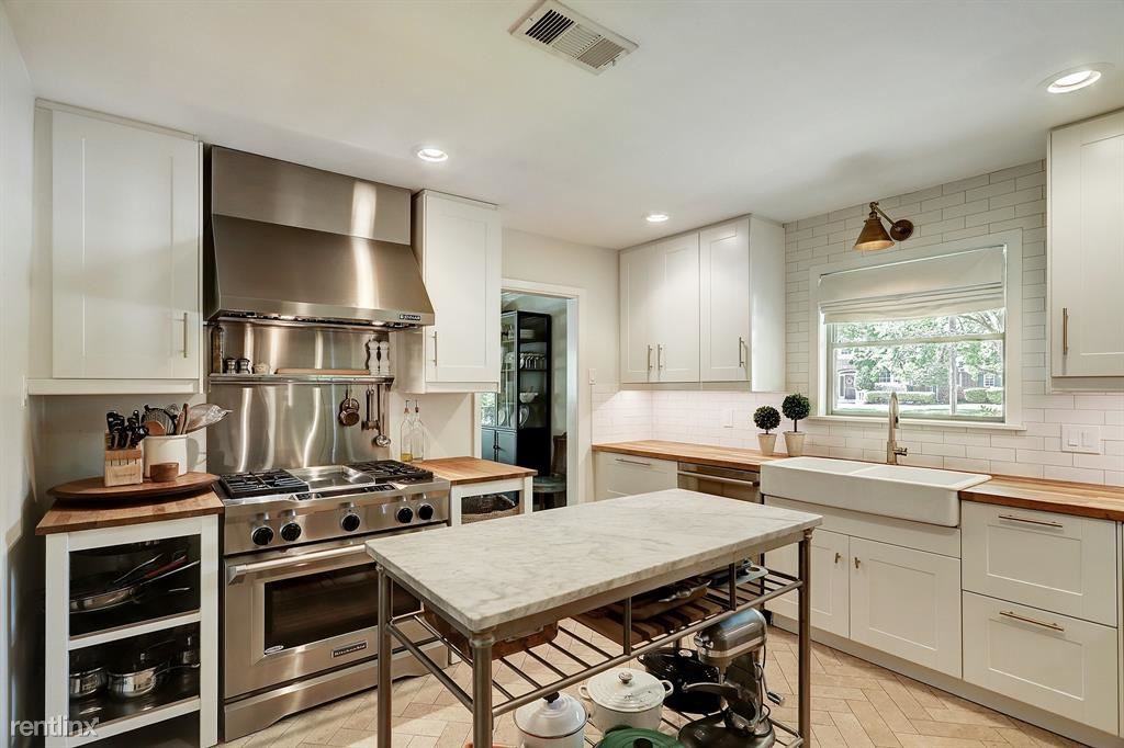 11334 Surrey Oaks Ln - Photo 2 of 10