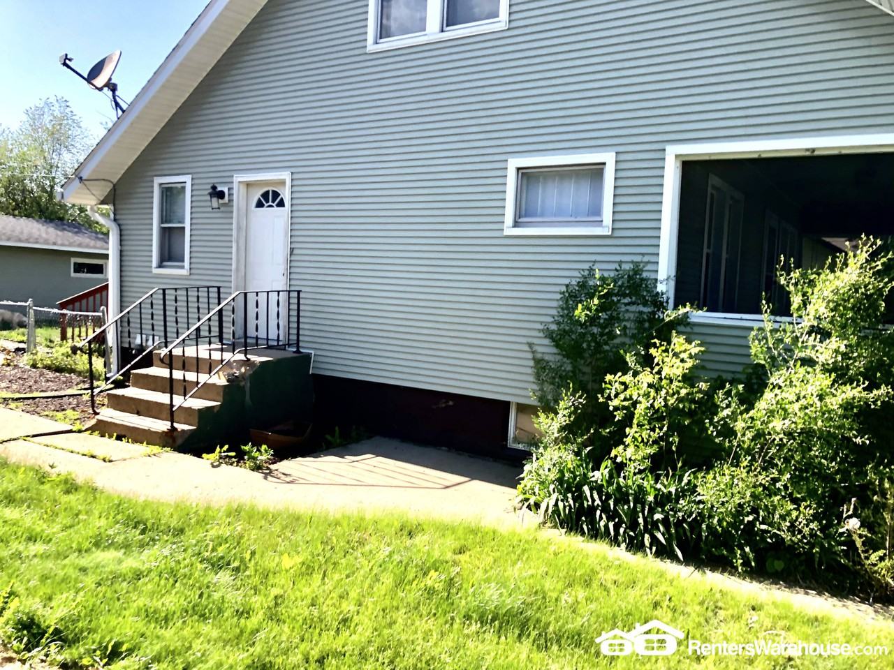 213 24th Ave N - Photo 2 of 10