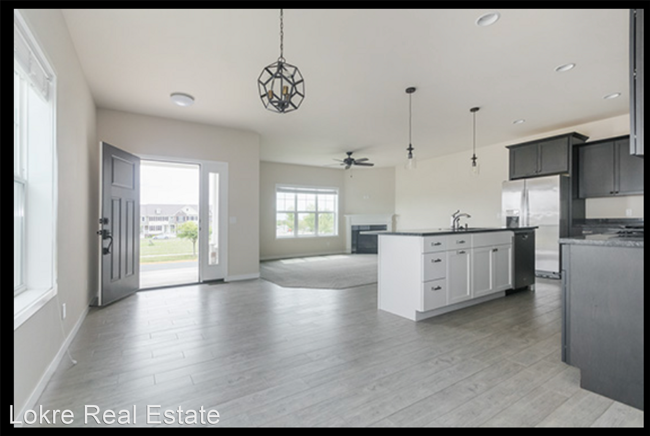 Beautiful 3 bed condo AVAILABLE NOW Apartments 6820 Redspire Ln