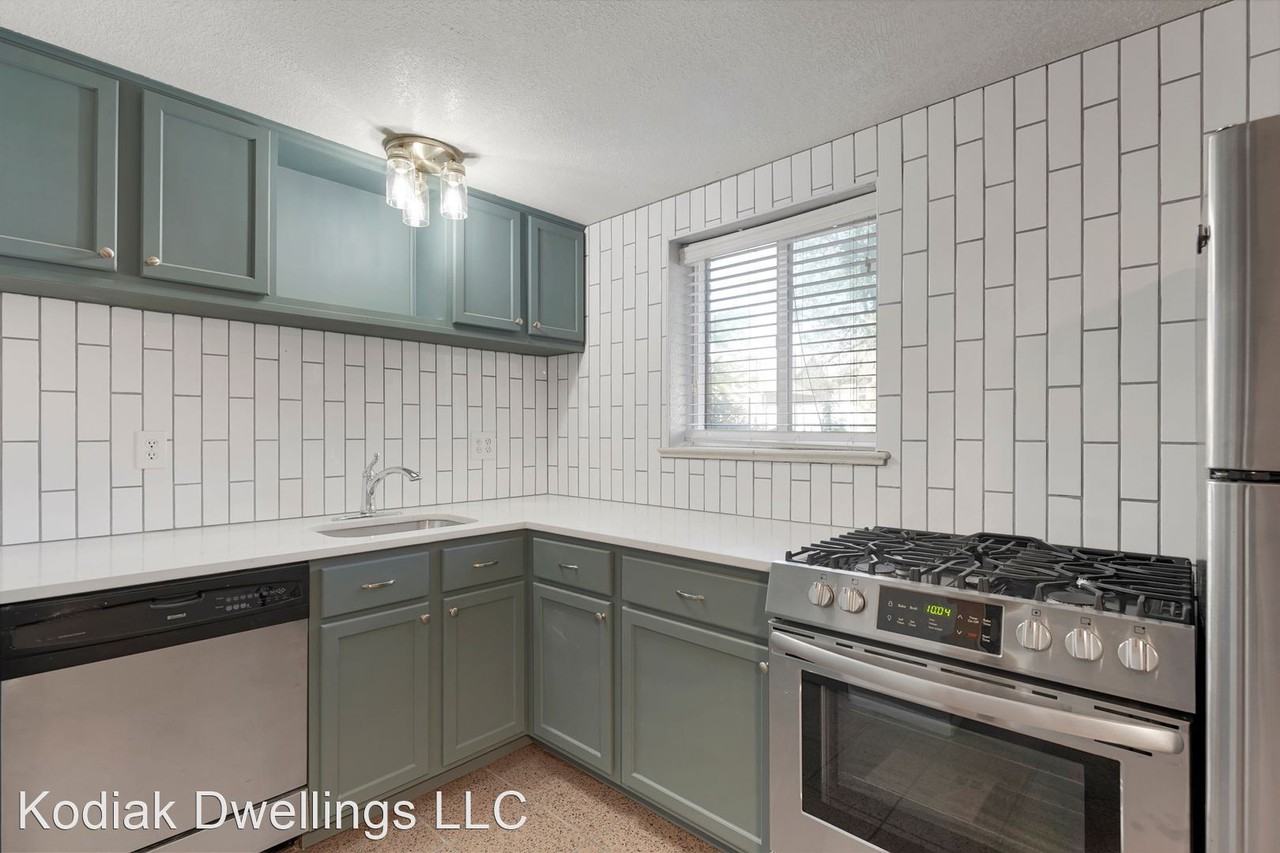1441 Stuart St - Photo 2 of 23