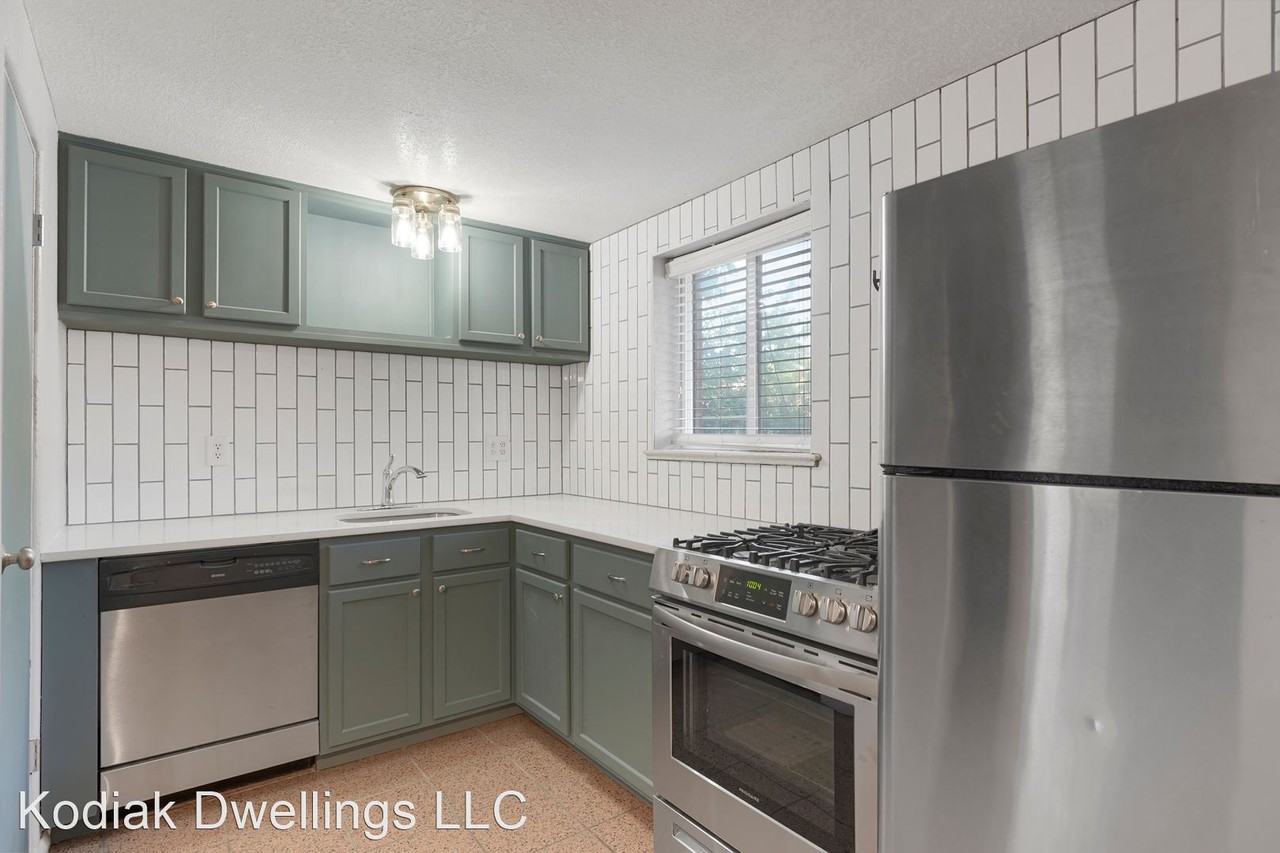 1441 Stuart St - Photo 3 of 23