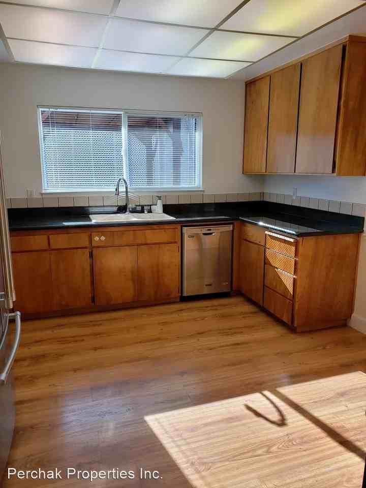 1248 Alfred Ave - Photo 3 of 18