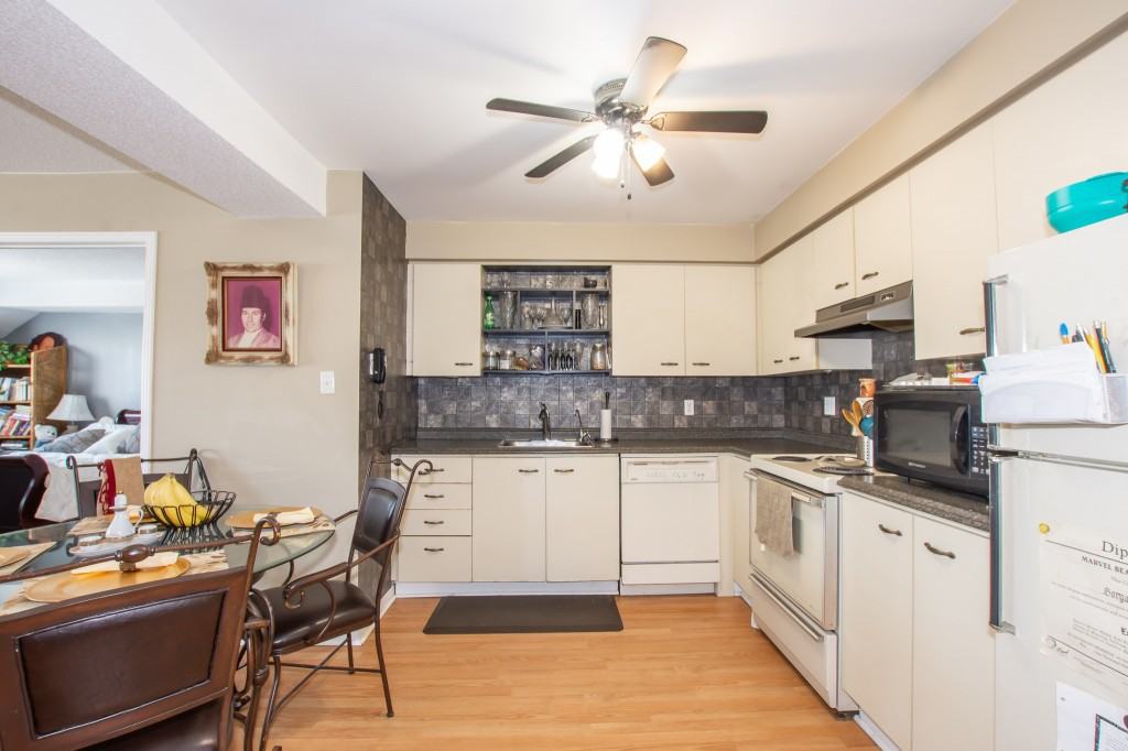 78 Roehampton Avenue - 210 - Photo 2 of 19