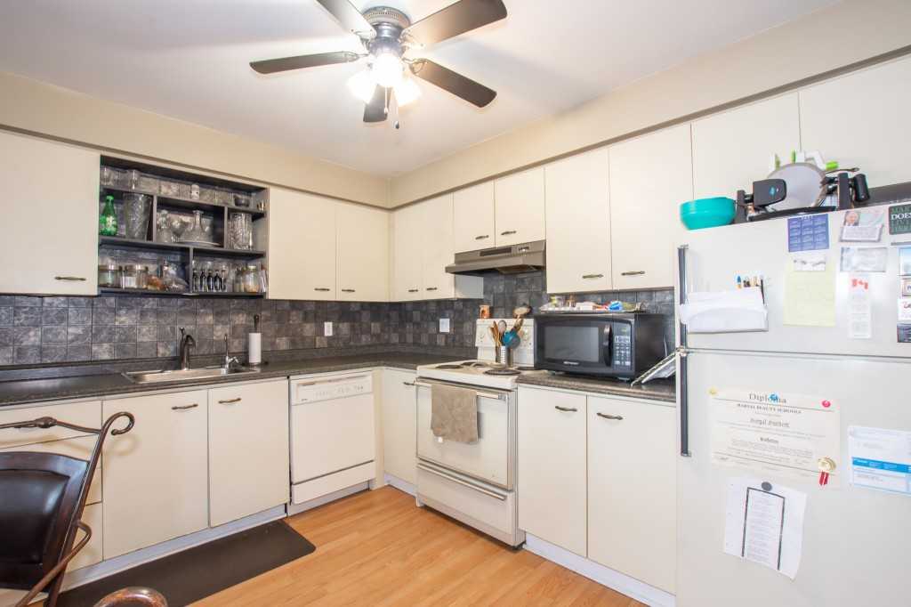 78 Roehampton Avenue - 210 - Photo 3 of 19