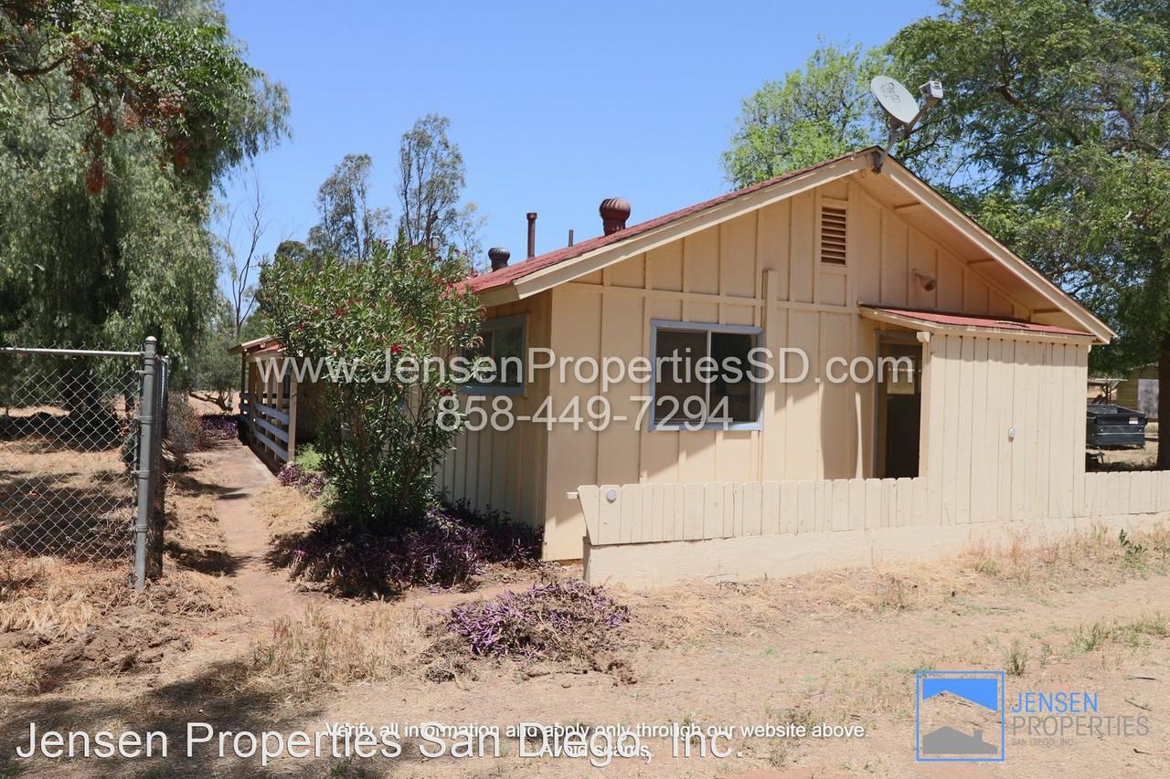 1058 W Haverford Rd - Photo 2 of 14