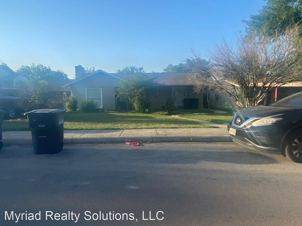 For rent near Woodlawn Park, Our Lady of the Lake University, - Photo 2 of 7