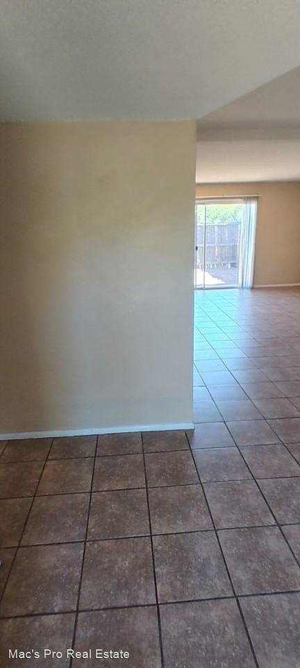 2813 W Jennie Ln - Photo 3 of 12