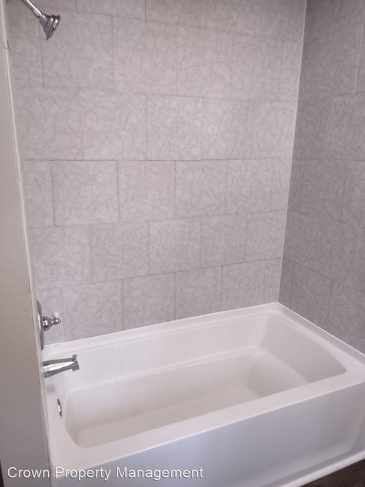 2417 S 13th St - Photo 3 of 12