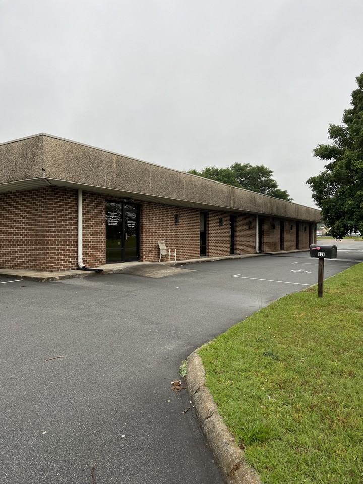 109 Long Cir - Photo 2 of 19