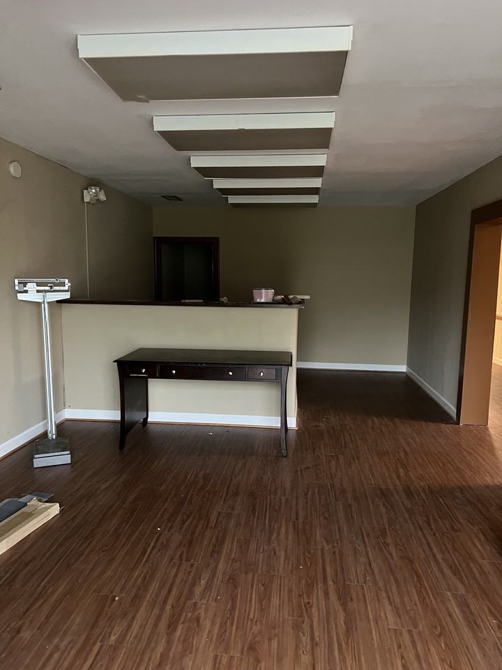 109 Long Cir - Photo 3 of 19