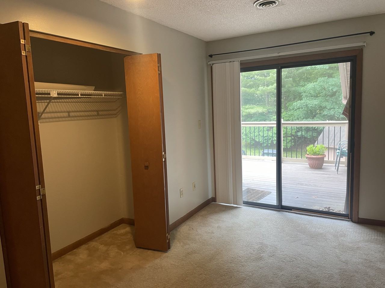 48 Ravencroft Ln - Photo 4 of 6