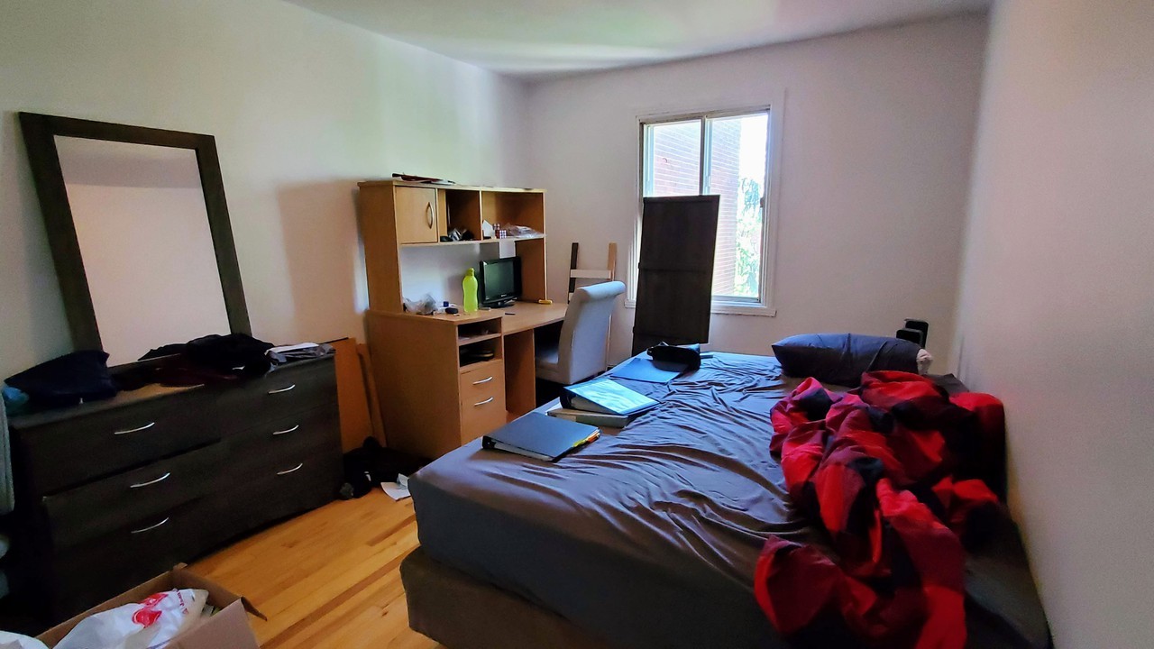 2820 Av Barclay #10 - Photo 2 of 5