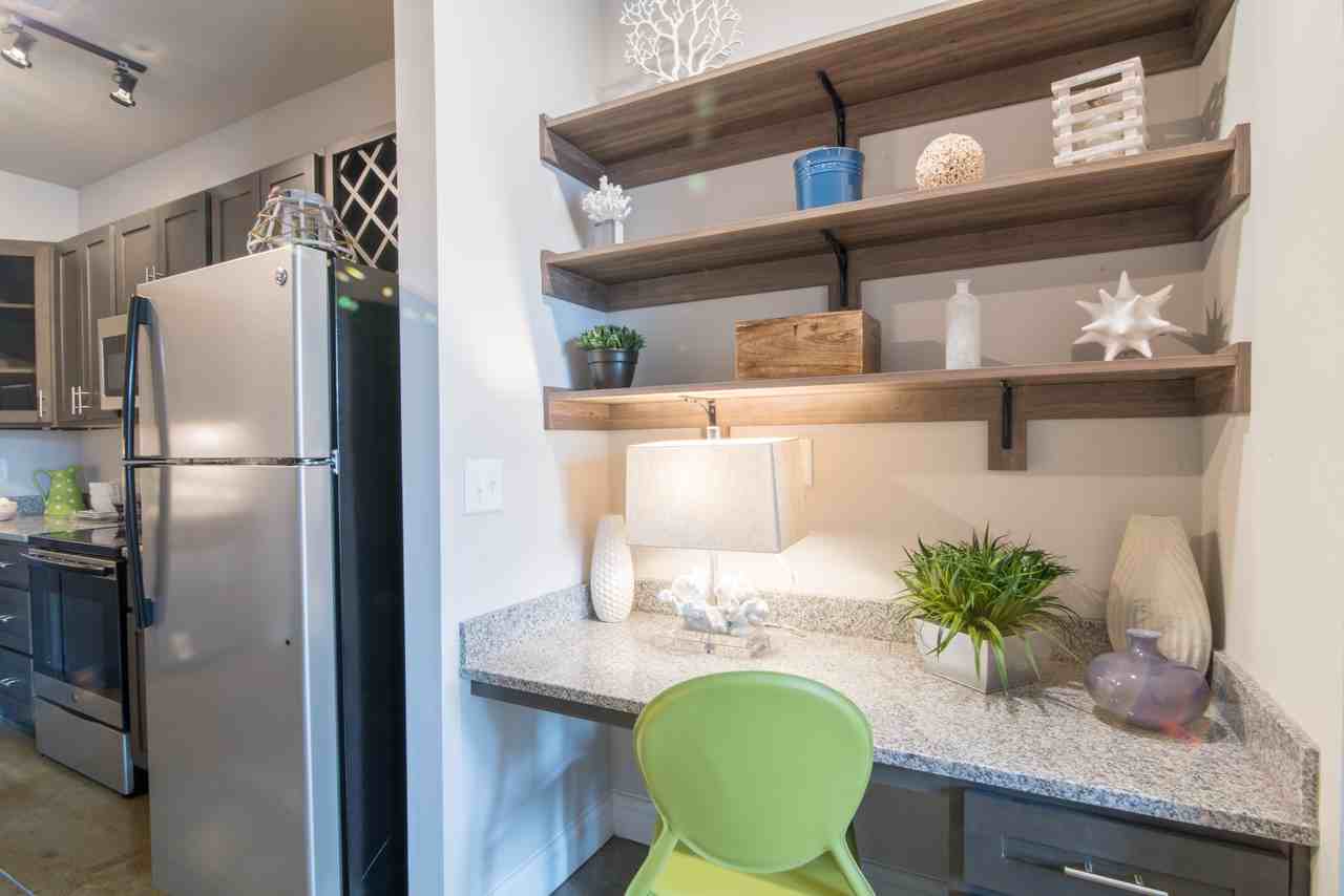 Comet Garner - Photo 2 of 22