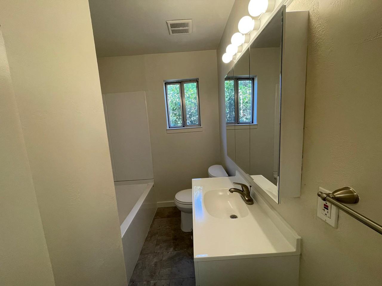 705 W Roseburg Ave #1 - Photo 6 of 20