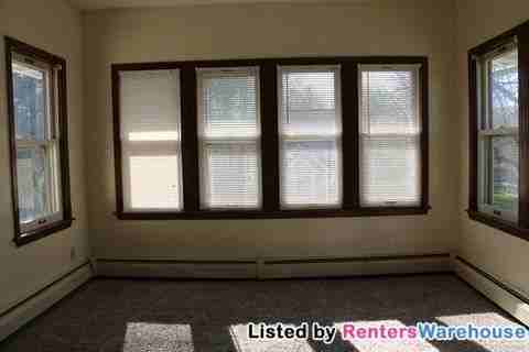 1212 Newton Ave N - Photo 3 of 13