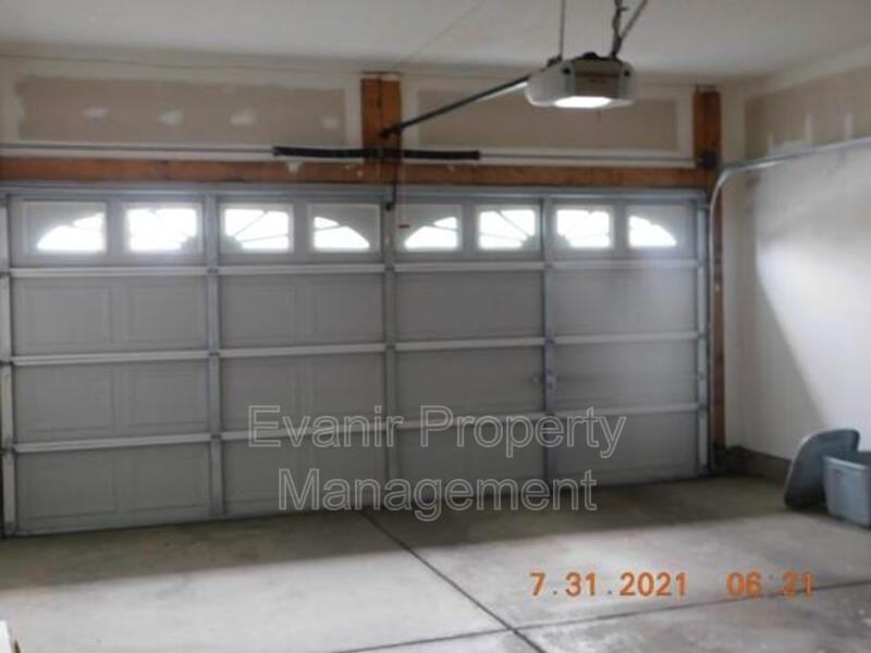 9237 Great Lakes Cir - Photo 2 of 41