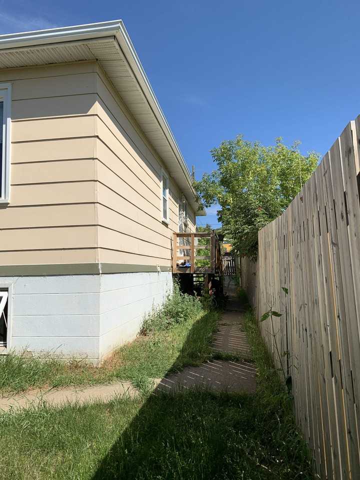9409 98 Street - Peace River - Photo 2 of 23