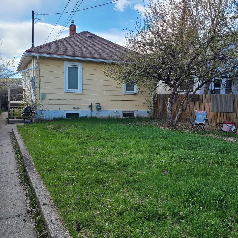 9409 98 Street - Peace River - Photo 3 of 23