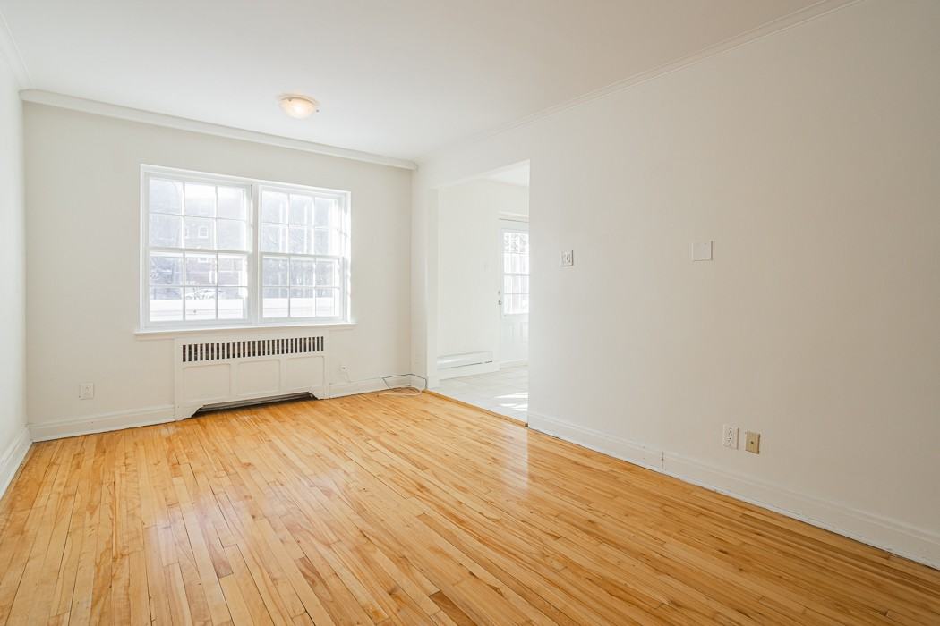 3255 Av Ridgewood - Photo 2 of 14