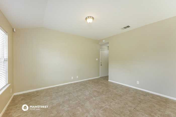 1706 Red Elm - Photo 3 of 16