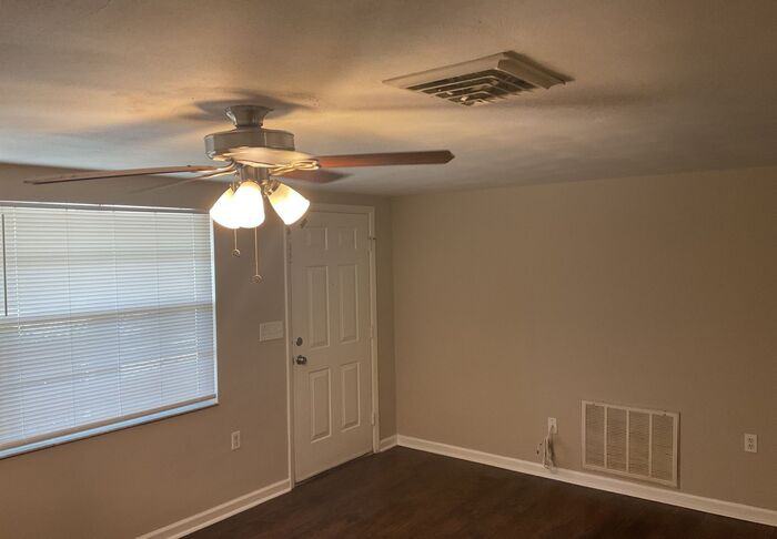 5945 Liddell Dr - Photo 3 of 18