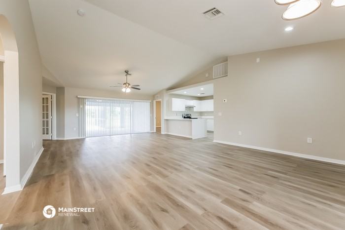 702 Yvonne Ave N - Photo 3 of 16