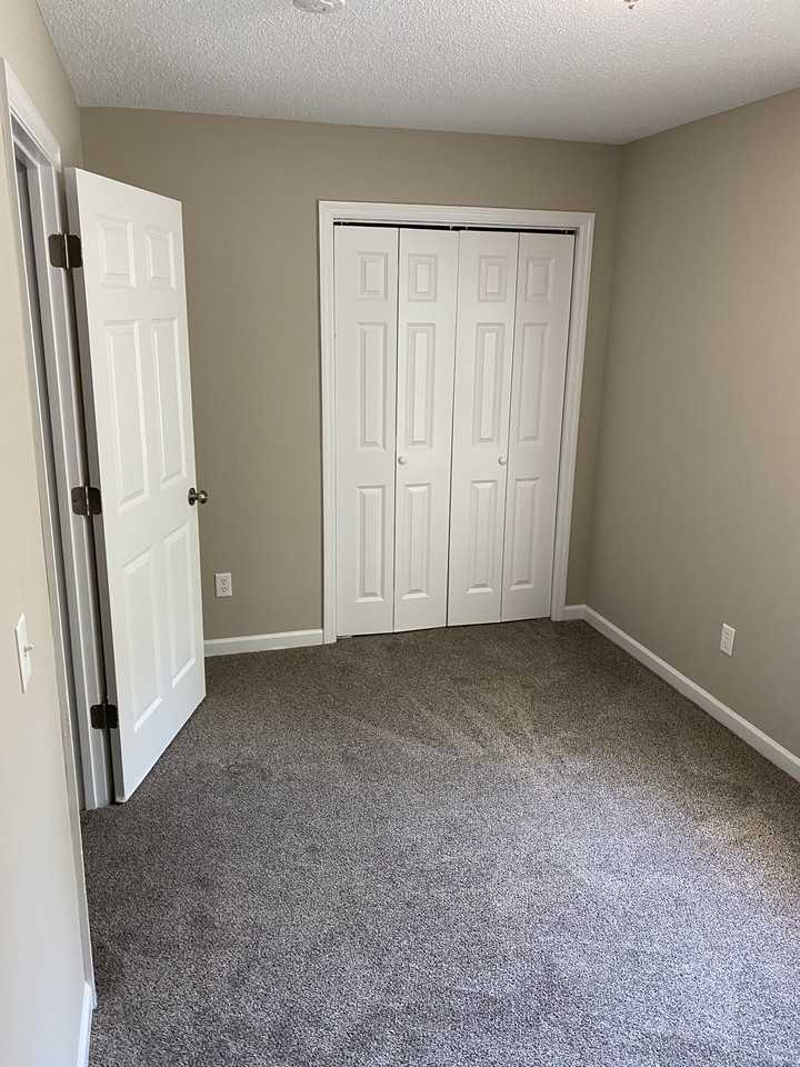 129 Shadowrock Dr #B - Photo 3 of 9