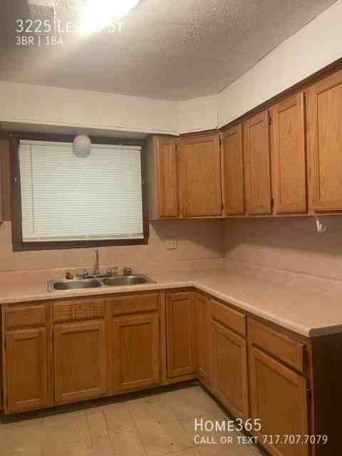 3225 Leslie St - Photo 3 of 15