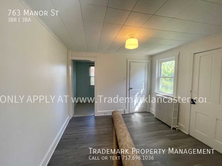 763 Manor St - Photo 3 of 11