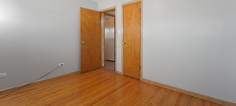 3803 S Lombard Ave #2 - Photo 3 of 16