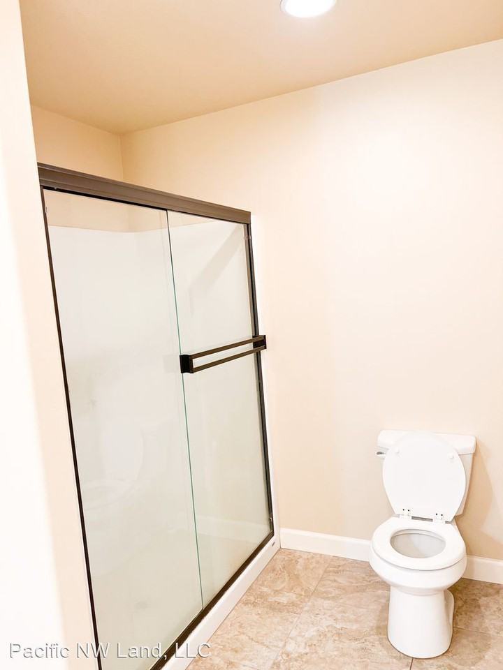 319 N 33rd Ct - Photo 2 of 13