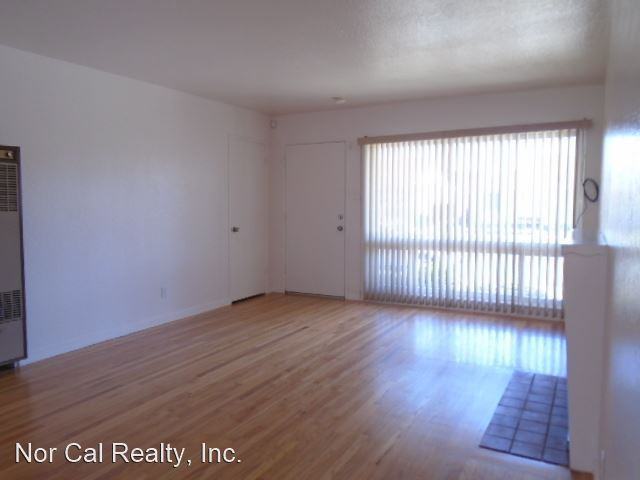 128 Newton St - Photo 3 of 15