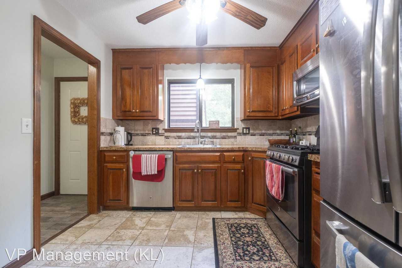 155 Wynwood Dr - Photo 3 of 11