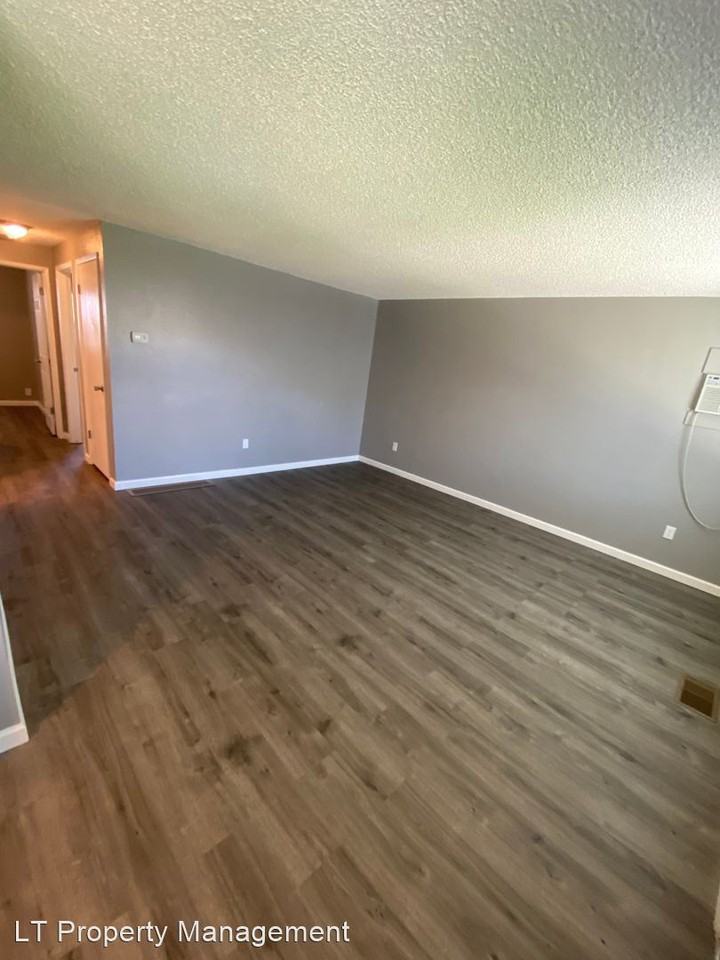 416, 418, 420, 422 E C St - Photo 2 of 14